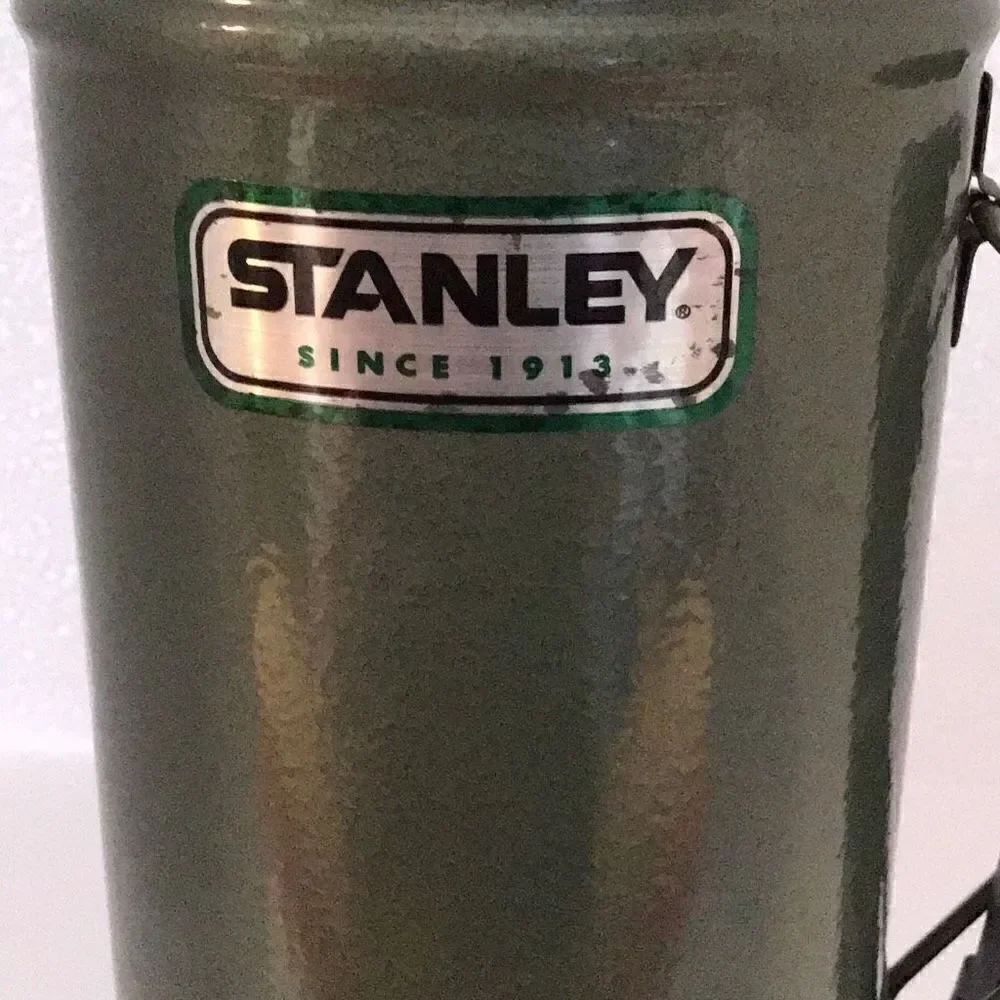 Stanley classic 24 ounce green stainless thermos - Picture 2 of 5